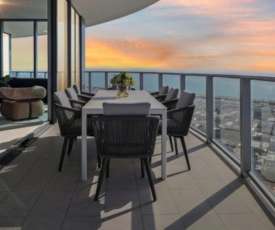 Venetian Dining Stock